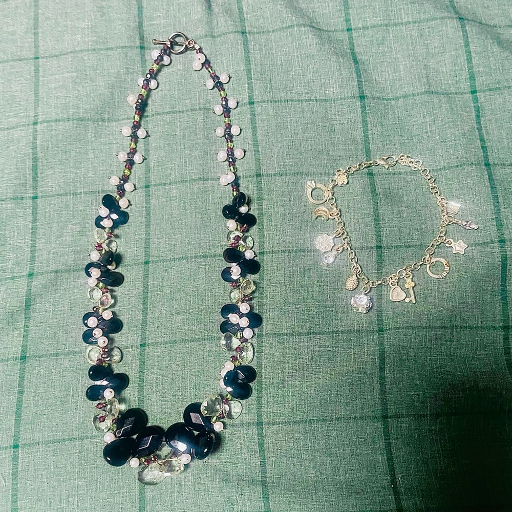 Elegant Black and Silver Necklace and Bracelet Set